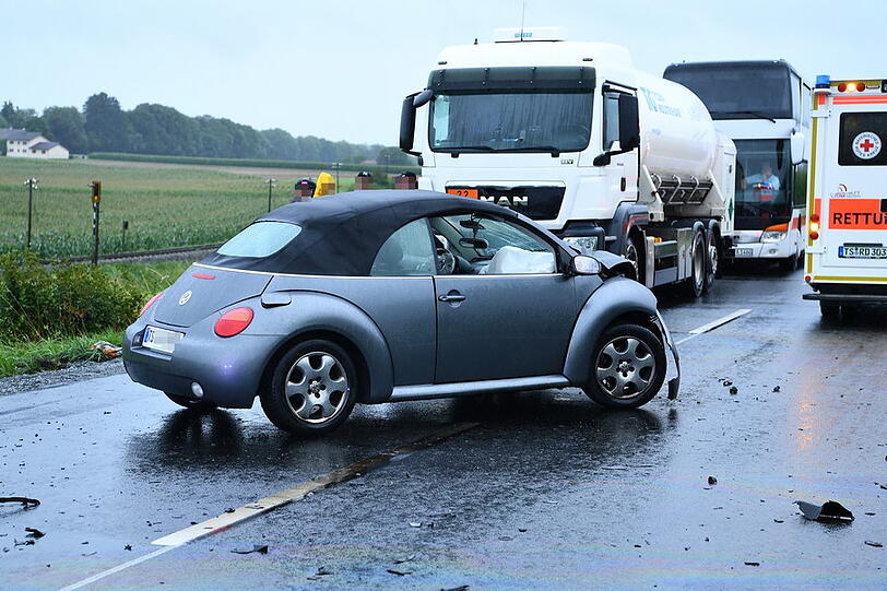 Schwerer Verkehrsunfall auf der B304 nahe Traunreut