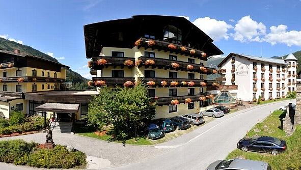 Das Aktiv- und Gesundheitshotel Bärenhof liegt auf 1100 m Seehöhe. Das Aktiv- und Gesundheitshotel Bärenhof liegt auf 1100 m Seehöhe.