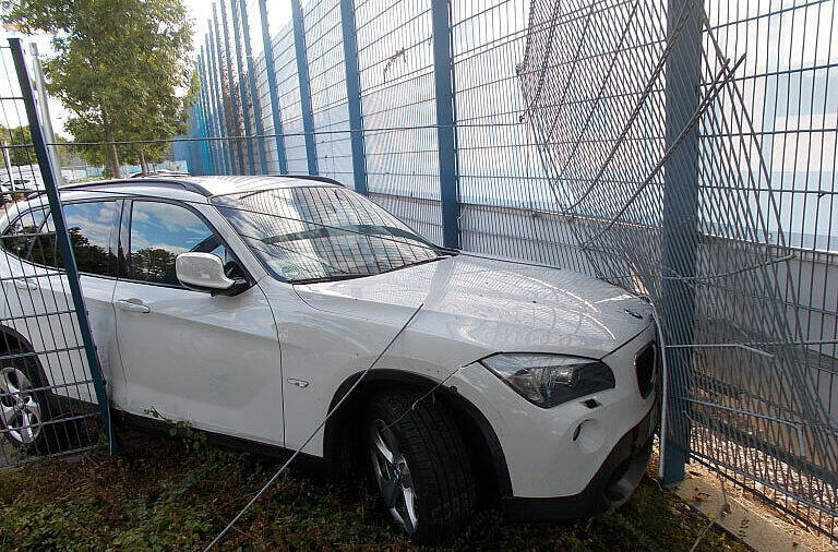 Unmittelbar vor dem Spielfeld kam der X1 schließlich zum Stehen.