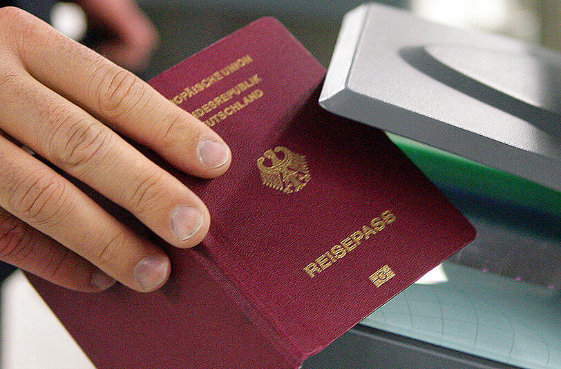 Nicht sonderlich beliebt: Nur 2,2 Prozent aller Ausländer, die die Voraussetzungen dafür erfüllen, ließen sich 2014 tatsächlich einbürgern.