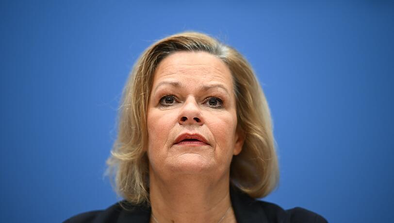 Die Verantwortung für das Amt liege bei Nancy Faser (SPD), sagt Herrmann. (Archivbild) Die Verantwortung für das Amt liege bei Nancy Faser (SPD), sagt Herrmann. (Archivbild)
