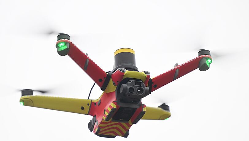 Die Drohnen sollen noch vor den Einsatzkräften vor Ort sein und der Einsatzleitung bei der Einschätzung helfen.