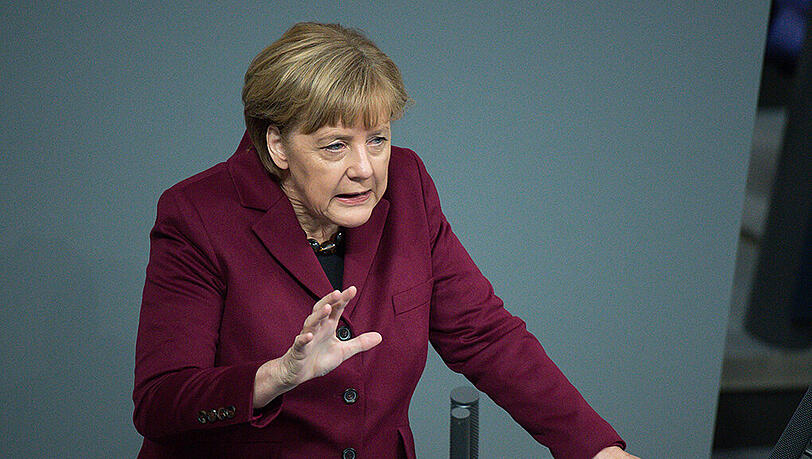 Bundeskanzlerin Angela Merkel (CDU) gibt am 15.10.2015 im Deutschen Bundestag in Berlin eine Regierungserklärung ab. Hauptthema des Tages ist die Debatte über Flüchtlingspolitik in Deutschland mit anschließender Abstimmung über die geplante Asylgesetzreform. Bundeskanzlerin Angela Merkel (CDU) gibt am 15.10.2015 im Deutschen Bundestag in Berlin eine Regierungserklärung ab. Hauptthema des Tages ist die Debatte über Flüchtlingspolitik in Deutschland mit anschließender Abstimmung über die geplante Asylgesetzreform.