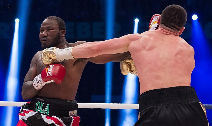 Marco Huck hat sich den WM-Gürtel zurückgeholt - die Bilder vom Fight gegen Ola Afolabi.