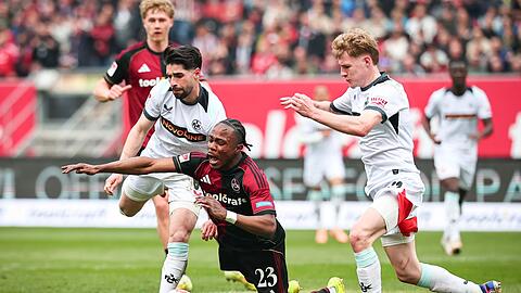 Mohamed Ali Zoma (M) fehlt dem 1. FC N&uuml;rnberg verletzt. (Archivbild)