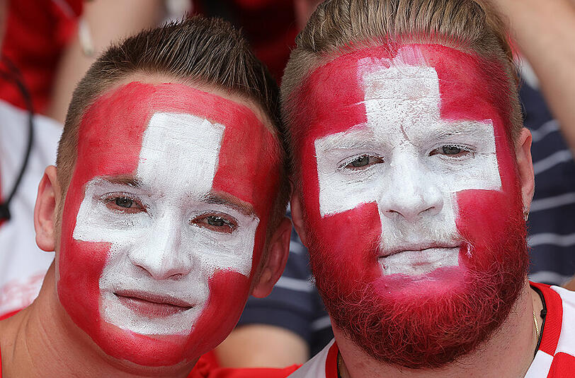 Es gibt nicht nur das hässliche Fan-Gesicht dieser Euro 2016. Sondern auch das schöne und kuriose. Sehen Sie hier die Bilder in unserer Galerie.