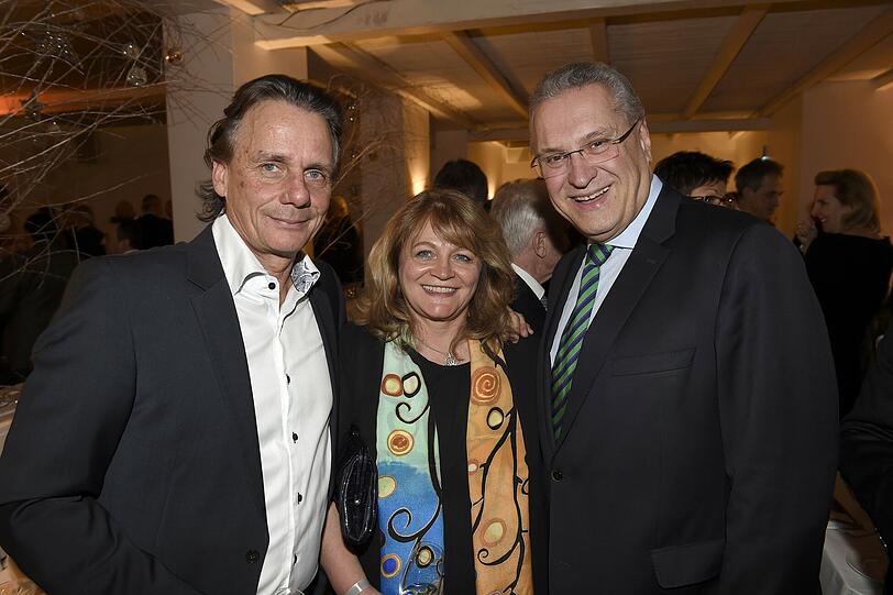 Fröhlich: Alexandra Schörghuber mit Ehemann Bernd Werndl (l.) und Innenminister Joachim Herrmann.