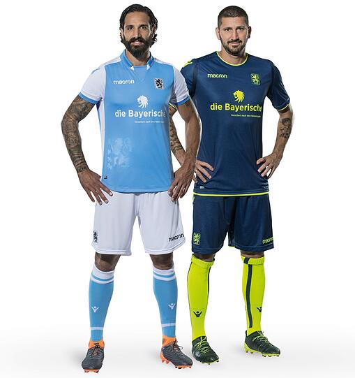 Adriano Grimaldi und Sascha Mölders präsentieren die neuen Löwen-Trikots.