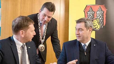 Der Bayerische Ministerpräsident Markus Söder (CSU, r) und der Sächsische Ministerpräsident Michael Kretschmer (CDU, l). Foto: Nicolas Armer/dpa