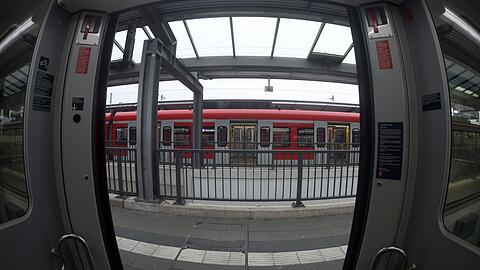 Am Bahnsteig des Bahnhof Pasing erwartete die Bundespolizei den 17-Jährigen bereits. (Symbolbild)