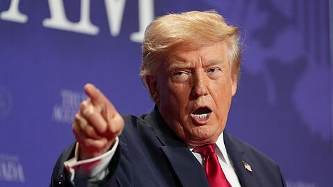 US-Präsident Donald Trump droht denjenigen, die Informationen über das US-Waffenarsenal veröffentlichen. US-Präsident Donald Trump droht denjenigen, die Informationen über das US-Waffenarsenal veröffentlichen.