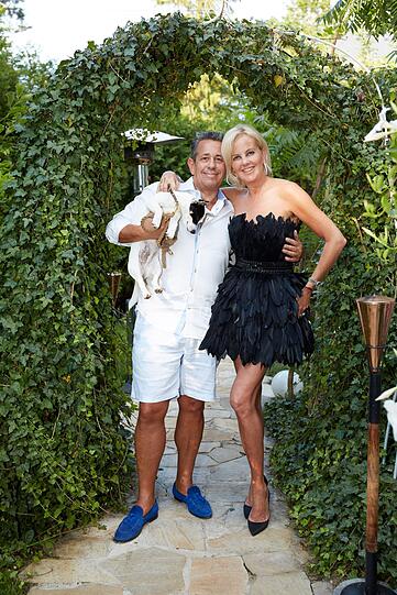 Designerin Astrid Söll mit Ehe-mann Volker Wöhrle, Hund Susi.