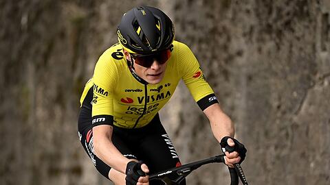 Jonas Vingegaard und weitere Top-Stars sind bei der Baskenland-Rundfahrt in einen dramatischen Sturz verwickelt worden.