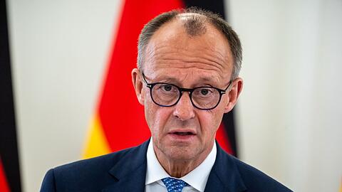 "Mehr als besorgt" sei die Bundesregierung angesichts der Ausweitung des israelischen Militäreinsatzes und vielen hungernden Menschen im Gazastreifen.