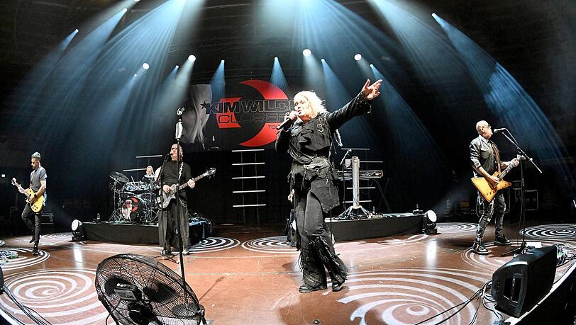 Kim Wilde mit ihrer Band im Circus Krone.