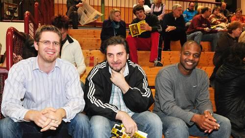 Strahlende Sieger: NBC-Trainer Derrick Taylor, Hauptsponsor Alexander Lolis und NBC-Sportdirektor Johannes Kopkow (v.r.) nach dem Triumph in Breitengüßbach. Strahlende Sieger: NBC-Trainer Derrick Taylor, Hauptsponsor Alexander Lolis und NBC-Sportdirektor Johannes Kopkow (v.r.) nach dem Triumph in Breitengüßbach.