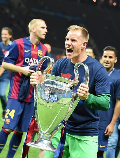Ausgelassen feiert der FC Barcelona feiert seinen 3:1-Sieg über Juventus Turin in Champions-League. Die Bilder der Fußball-Party.