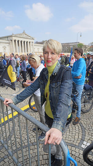 Auch die OB-Kandidatin der Grünen, Katrin Habenschaden, war auf dem Köngisplatz.