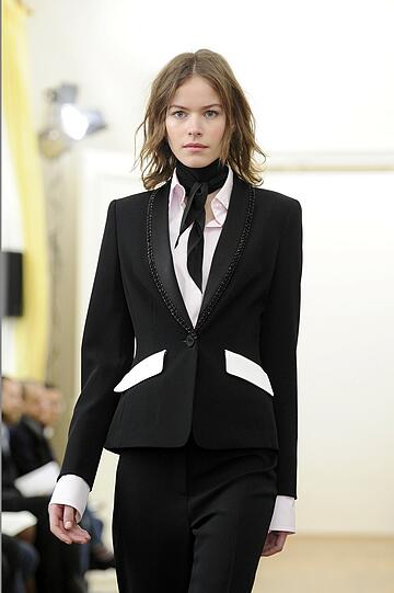 Models präsentieren die neue Herbst/Winter-Kollektion von Escada