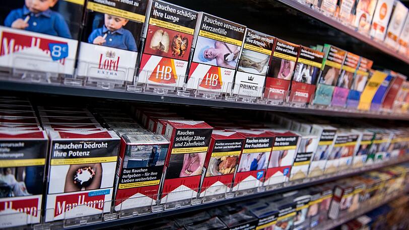 Nicht in jedem Laden sind die Ekelbilder auf Zigarettenschachteln so deutlich zu sehen. Zwei Münchner Edeka-Filialen müssen sich deshalb nun mit einer Klage auseinandersetzen. (Symbilbild)