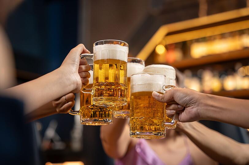 Das Exportbier wurde im 19. Jahrhundert erstmals in Dortmund gebraut. Seinen Namen hat es erhalten, da es ursprünglich für längere Transportwege haltbarer gebraut wurde. Es ist mit dem Hellen verwandt, schmeckt aber etwas kräftiger und vollmundiger. Das Export ist nicht nur im Ruhrgebiet, sondern in vielen Regionen Deutschlands beliebt. Das Exportbier wurde im 19. Jahrhundert erstmals in Dortmund gebraut. Seinen Namen hat es erhalten, da es ursprünglich für längere Transportwege haltbarer gebraut wurde. Es ist mit dem Hellen verwandt, schmeckt aber etwas kräftiger und vollmundiger. Das Export ist nicht nur im Ruhrgebiet, sondern in vielen Regionen Deutschlands beliebt.