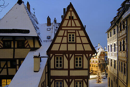 Ungewöhnliche Perspektive: Blick auf Tiergärtnertorplatz und Dürer-Haus.
