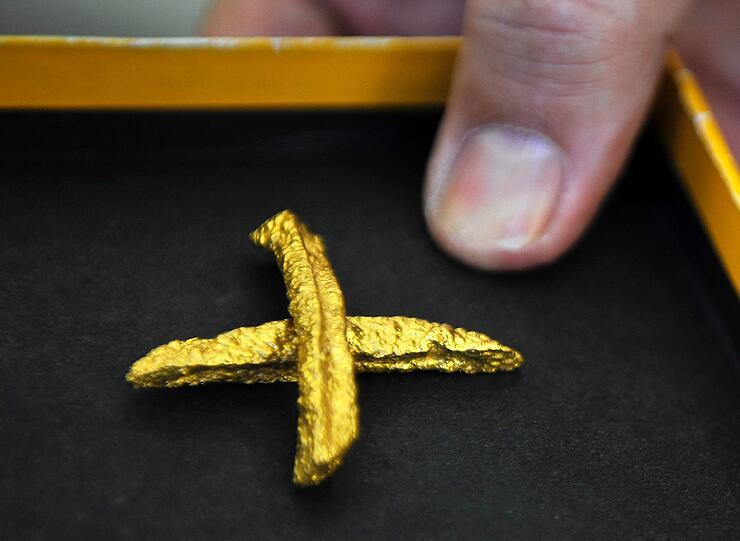 So klein, so teuer: 2000 Euro kriegt der Kläger von seiner früheren Galerie, die die Fritten nicht sorgfältig genug aufbewahrt hatten.