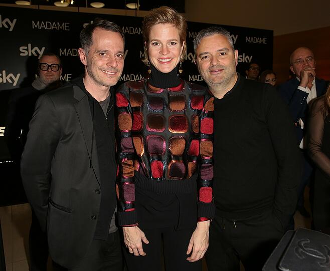 Die Designer Johnny Talbot und Adrian Runhof mit Prinzessin Isabelle "Minzi" zu Hohenlohe-Jagstberg