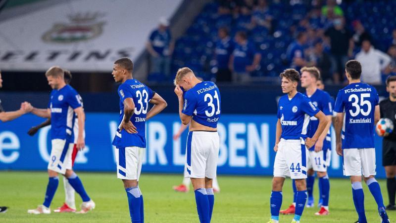 Der FC Schalke 04 unterlag dem HSV mit 1:3. Der FC Schalke 04 unterlag dem HSV mit 1:3.