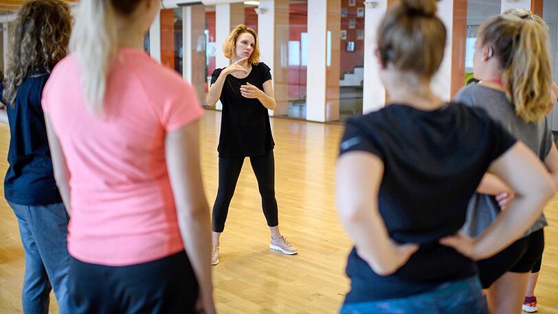 Bei der "Nikita Dance Crew" tanzen Gehörlose, Schwerhörige und Hörende gemeinsam.