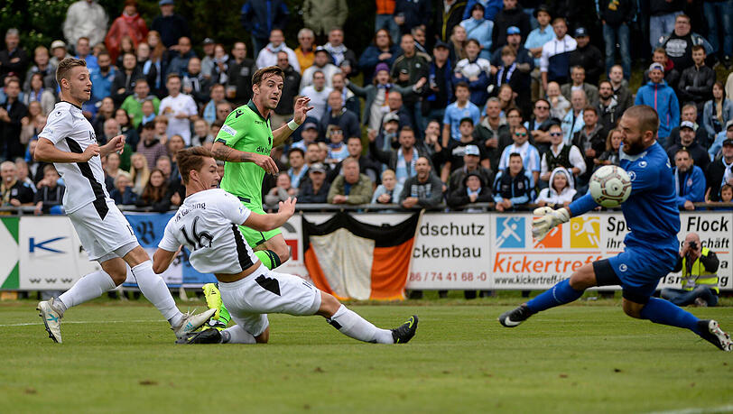 Coole Socke: Nico Karger erzielt das 1:0 für die Löwen. Coole Socke: Nico Karger erzielt das 1:0 für die Löwen.