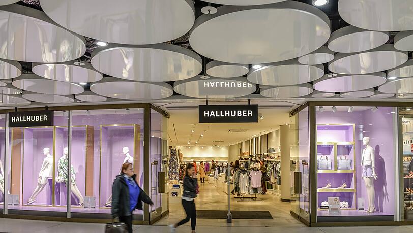Das Geschäft wird vorerst weitergehen: Hallhuber-Filiale in der Münchner Stachuspassage. Das Geschäft wird vorerst weitergehen: Hallhuber-Filiale in der Münchner Stachuspassage.
