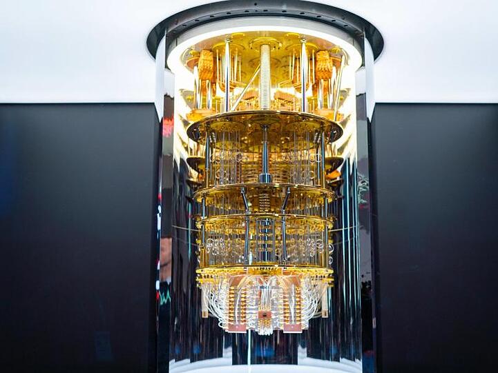 Ein IBM-Quantencomputer der Serie "Q System One".