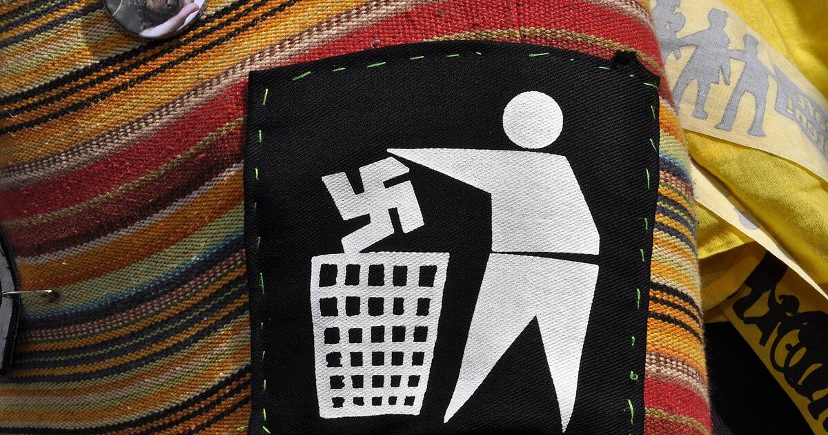 Identitäre Bewegung: Rechtsextreme verteilen erneut rassistische Flyer an Münchner Schulen