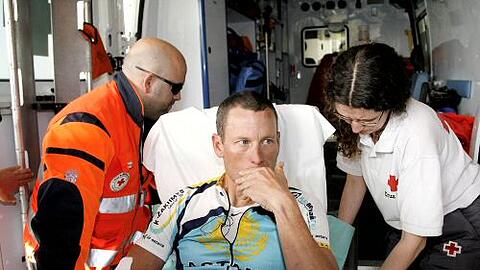 Lance Armstrong nach seinem Unfall, bei dem er sich das Schlüsselbeim brach.