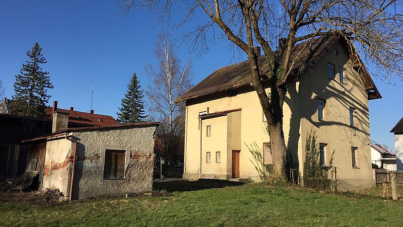 Diese Haus steht seit 17 Jahre leer. Die Grünen verlangen nun detaillierte Auskunft von der Stadt.