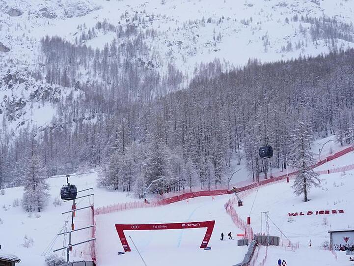 Wegen heftigen Neuschnees müssen wurde die Damen-Abfahrt in Val D'isere endgültig abgesagt.