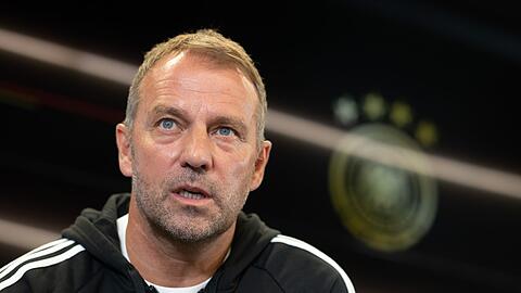 Bundestrainer Hansi Flick spricht.
