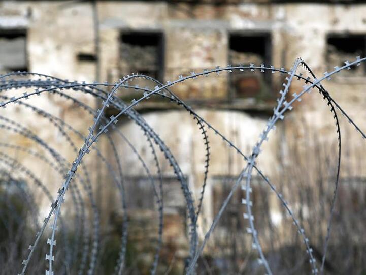 Stacheldraht in Nicosia in der von den UN kontrollierten Pufferzone. Das als "grüne Linie" bezeichnete Gebiet trennt die griechischen Zyprer im Süden von den türkischen im Norden.