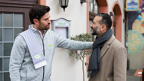 "Unter uns": Paco (l.) und Ferhat ahnen nicht, dass sie ein Date miteinander haben.