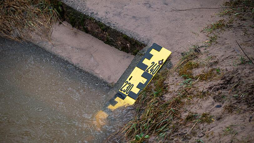 Ade, Schnee! Nach Schneefällen in den vergangenen Tagen hat der DWD teils zweistellige Temperaturen im Freistaat angekündigt. Die Hochwassergefahr steigt. Ade, Schnee! Nach Schneefällen in den vergangenen Tagen hat der DWD teils zweistellige Temperaturen im Freistaat angekündigt. Die Hochwassergefahr steigt.