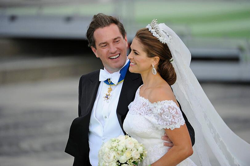Prinzessin Madeleine und ihr Ehemann Chris O'Neill konnten nach dem Ja-Wort mit 400 Gästen im Königsschloss am Mälarsee feiern &ndash; bis in die Nacht. Die Bilder.
