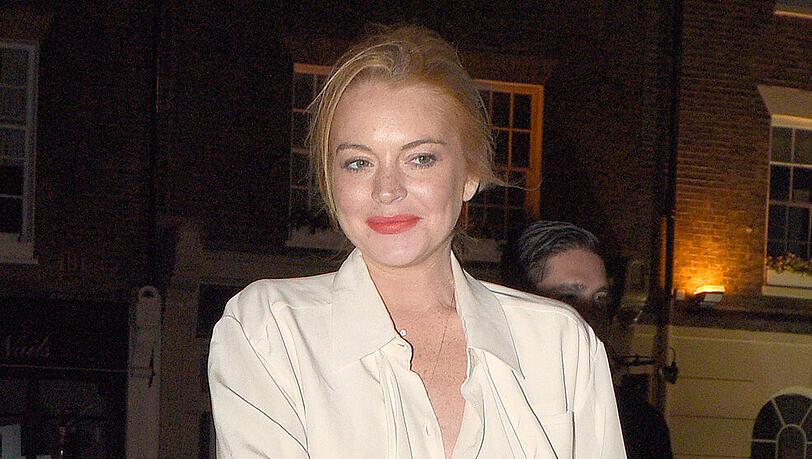 Lindsay Lohan hat einen Barkeeper in New York angespuckt. Lindsay Lohan hat einen Barkeeper in New York angespuckt.