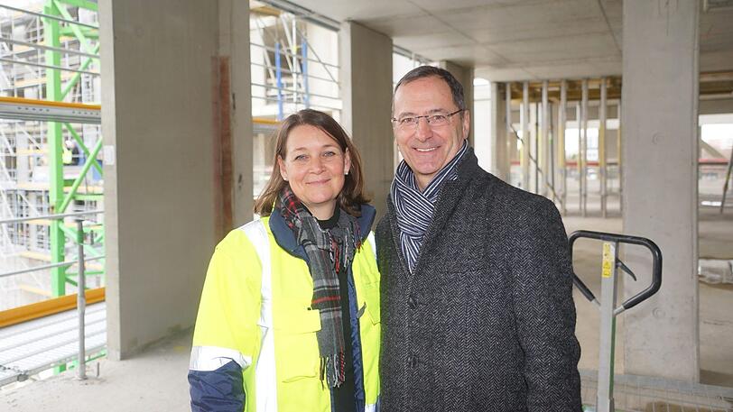 Patrizia Bollwein und Werner Albrecht von den Stadtwerken.