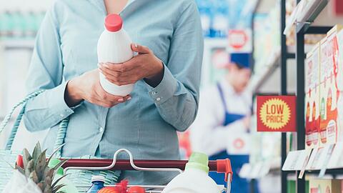 Der Einkauf von Milcherzeugnissen soll bei Aldi teurer werden.