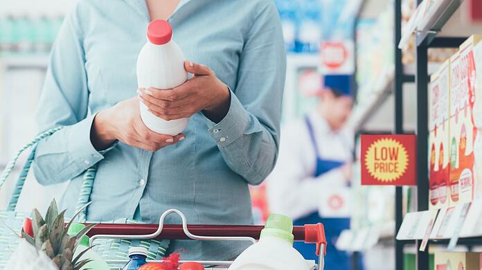 Der Einkauf von Milcherzeugnissen soll bei Aldi teurer werden.