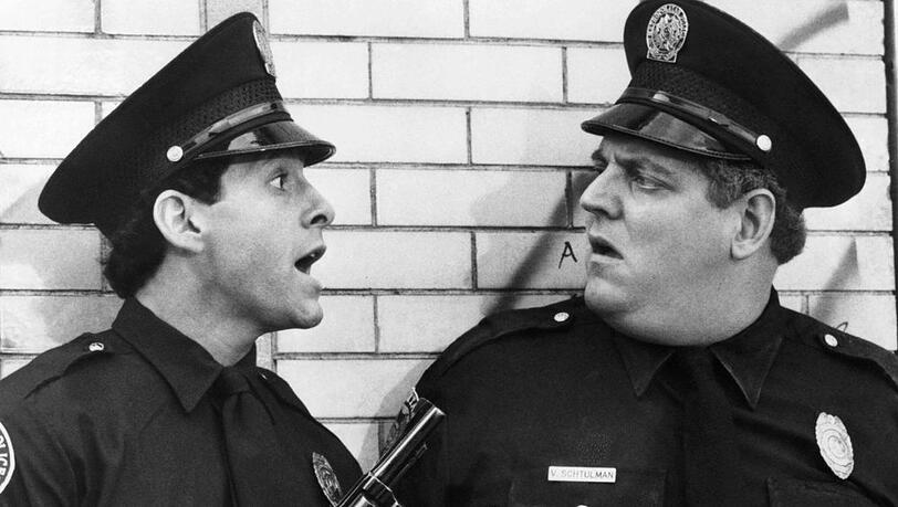 Peter Van Norden (r.) in einer Szene aus "Police Academy 2" mit Kollege Steve Guttenberg. Peter Van Norden (r.) in einer Szene aus "Police Academy 2" mit Kollege Steve Guttenberg.
