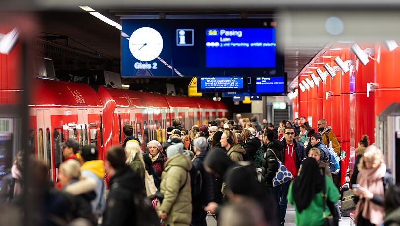 Fast alle S-Bahnlinien sind in München auf der Stammstrecke unterwegs. (Archivbild) Fast alle S-Bahnlinien sind in München auf der Stammstrecke unterwegs. (Archivbild)