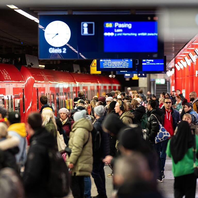 Fast alle S-Bahnlinien sind in M&uuml;nchen auf der Stammstrecke unterwegs. (Archivbild)