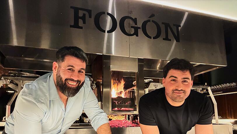 Das Restaurant "Fogón Asado" von Sebastián Cardamoni (l) und Alex Pels ist laut der Reise-App Tripadvisor das beste Restaurant der Welt. Das Restaurant "Fogón Asado" von Sebastián Cardamoni (l) und Alex Pels ist laut der Reise-App Tripadvisor das beste Restaurant der Welt.